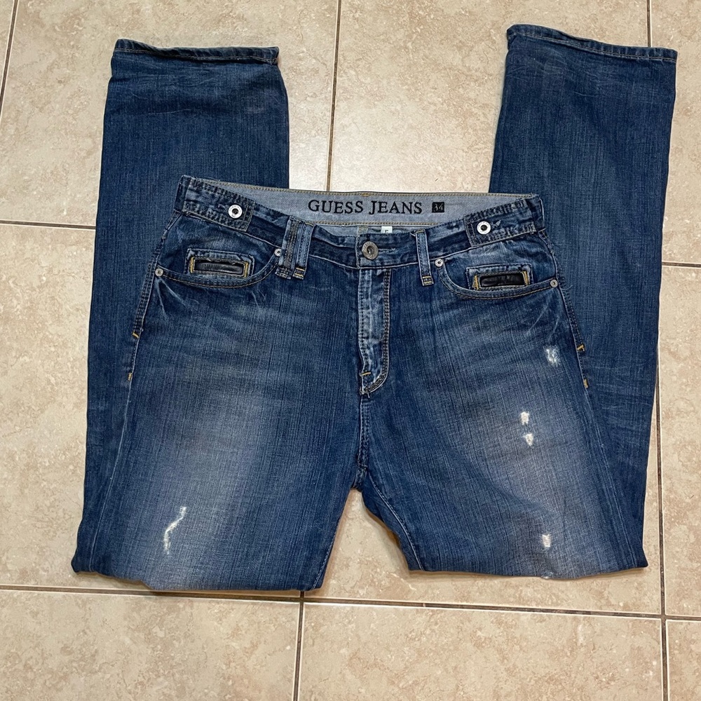 Womens Guess Jeans /Distressed Size 34 straight leg